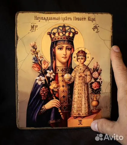 На память: Икона деревянная " Богоматерь Неувядаемый Цвет"