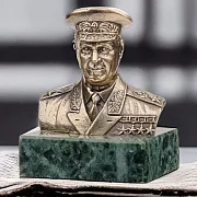 Бронзовый бюст «Жуков Г.К.» — необычный подарок — фотография 1