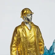 Подарочная бронзовая композиция «Сотрудник газовой промышленности» — фотография 3