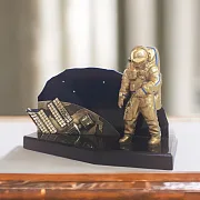 Бронзовая фигурка «В космосе» — оригинальный подарок — фотография 1