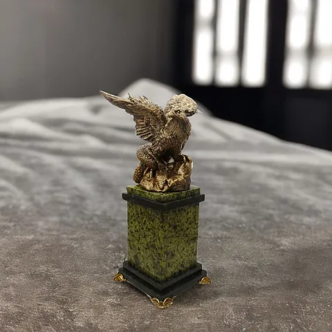 Бронзовый сувенир «Орел» на змеевике в подарок