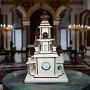 Каминные часы «Церковь» из лемезита и мрамора в подарок — фотография 1
