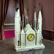 На память: Часы «Мечеть» из мрамора в кожаном чемодане — фотография 1