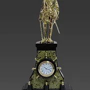 Настольные часы «Пётр I» из змеевика и долерита — красивый подарок — фотография 3