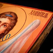 Подарочная икона деревянная "Ангел Хранитель" ручная работа — фотография 6